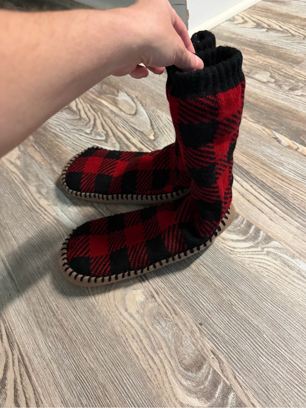 Source Unknown Red and Black Buffalo Plaid Women’s Slipper Socks